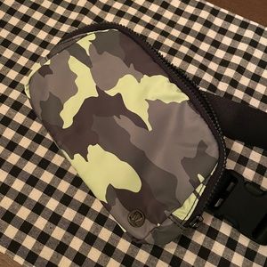 Lululemon everywhere belt bag